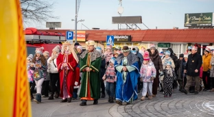 Orszak Trzech Króli przeszedł ulicami Jelcza-Laskowic [ZDJĘCIA]