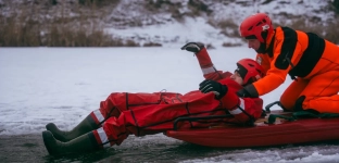 Trzy dni ćwiczeń. Strażacy szkolili się na zamarzniętym akwenie
