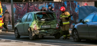 Zderzenie dwóch samochodów na Opolskiej. Są utrudnienia w ruchu