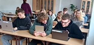 Nowoczesny sprzęt komputerowy trafił do szkół z powiatu