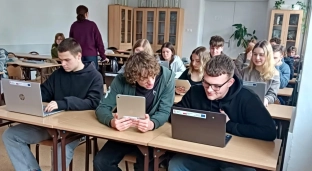 Nowoczesny sprzęt komputerowy trafił do szkół z powiatu