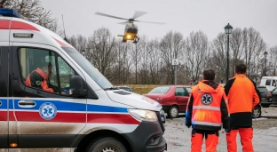 Groźne zatrucie czadem w Oławie. 28-latek i 9-miesięczne dziecko trafili pod opiekę lekarzy