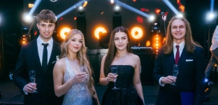 Studniówka CKZiU. Był polonez, toast i wielki tort [GALERIA]