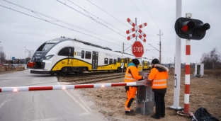 Jelcz-Laskowice: Będzie bezpieczniej. Nowe rogatki i sygnalizacja już działają