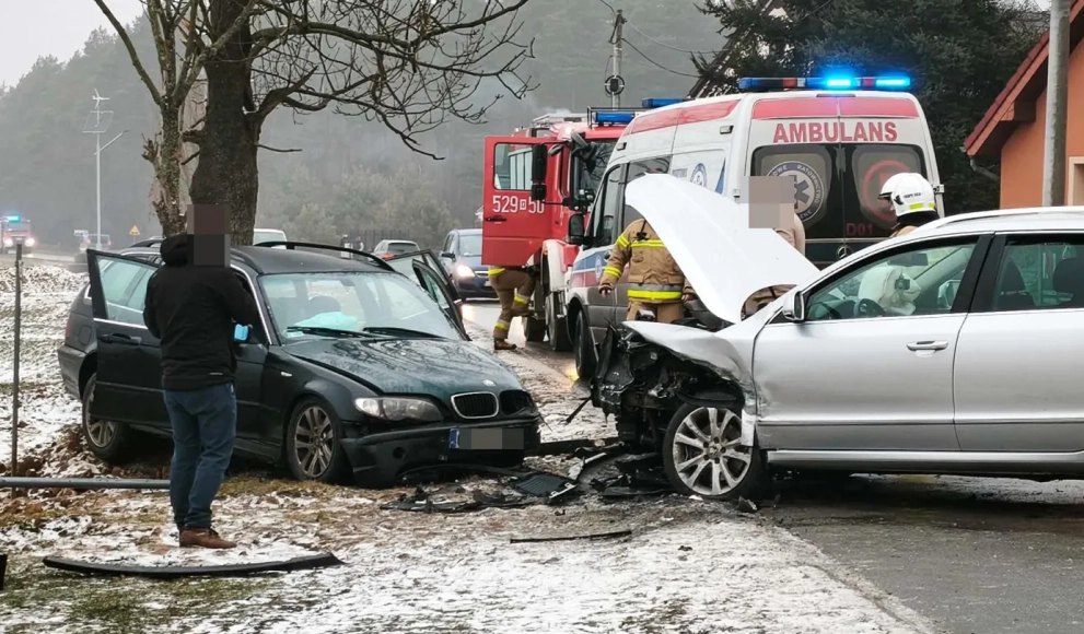 Lodowisko na drogach. Czołowe zderzenie w Celinie