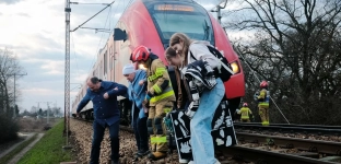 Pożary przy torach sparaliżowały ruch kolejowy. Ewakuowano 280 pasażerów