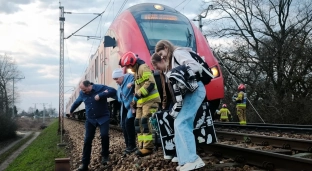 Pożary przy torach sparaliżowały ruch kolejowy. Ewakuowano 280 pasażerów