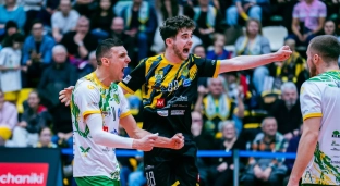 Siatkarskie emocje w Jelczu-Laskowicach. Gwardia lepsza w pierwszym meczu play-off [ZDJĘCIA]