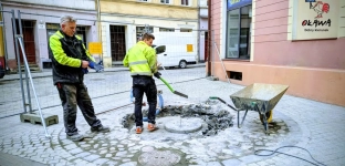 W Oławie ruszyła budowa historycznej studni przy ul. Brzeskiej
