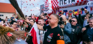 43 dni, 17 000 km i trzy klasyki. Niezwykła wyprawa dotarła do Oławy [ZDJĘCIA]