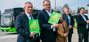 Elektryczna rewolucja w powiecie oławskim. Dziesięć nowych autobusów już na trasach