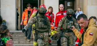 Atak, zakładnicy i antyterroryści w akcji. Realistyczne ćwiczenia służb