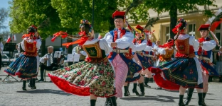 Święto Konstytucji 3 Maja. Wspólny polonez pod ratuszem [ZDJĘCIA]