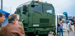 Miliony dla JELCZA. Spółka podpisała aneksy, a wojsko zamówi tysiące nowych ciężarówek