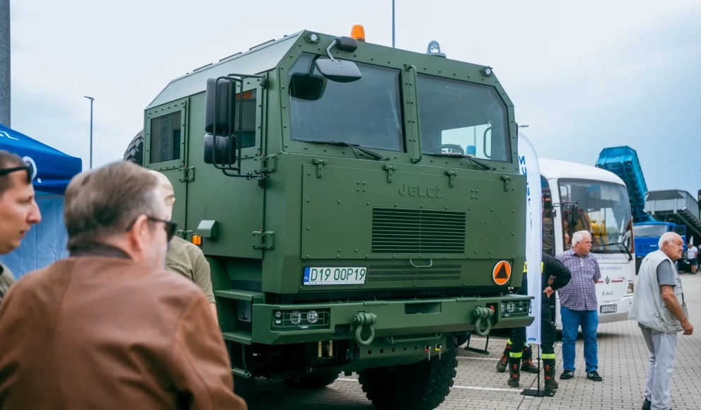 Miliony dla JELCZA. Spółka podpisała aneksy, a wojsko zamówi tysiące nowych ciężarówek