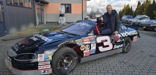 Wyścigówka NASCAR pojedzie z Oławy do Zamościa. To samochód z niezwykłą historią