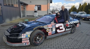 Wyścigówka NASCAR pojedzie z Oławy do Zamościa. To samochód z niezwykłą historią
