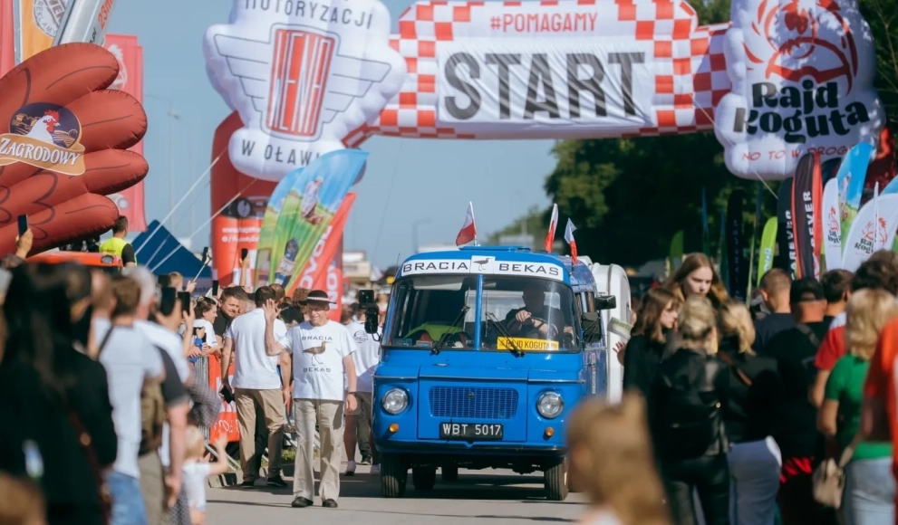 Silniki zawyły, a licznik pomocy przekroczył 5,5 mln zł. Wystartował Rajd Koguta [ZDJĘCIA]