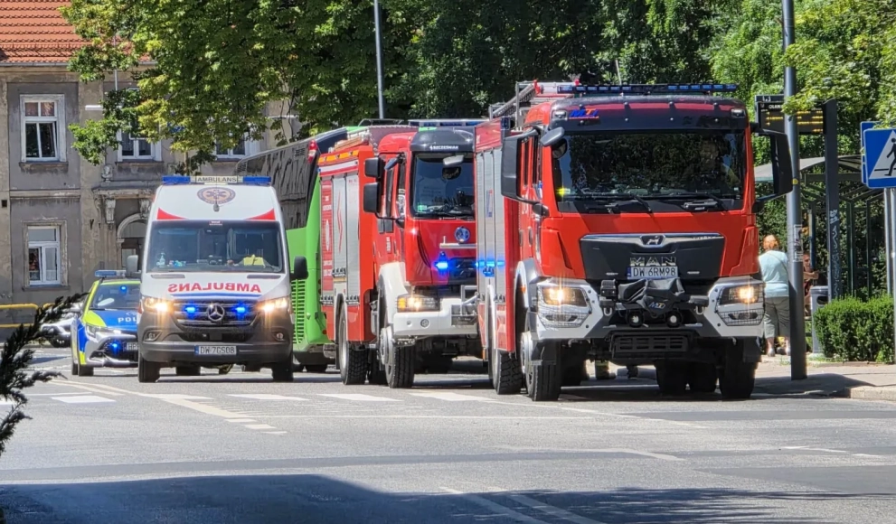Nietrzeźwy wpadł pod koła autobusu. Trafił do szpitala