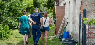 Nowy Dwór: Cztery psy w domu i kontrola służb