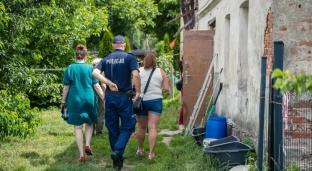Nowy Dwór: Cztery psy w domu i kontrola służb