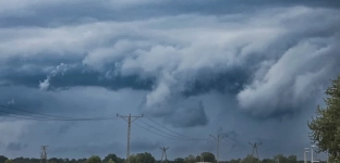 Burze i porywy wiatru. Alert dla mieszkańców powiatu oławskiego
