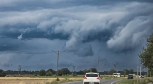 Burzowo w powiecie. Wydano ostrzeżenie drugiego stopnia