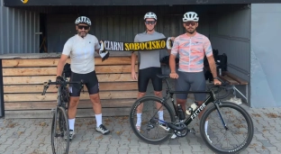 Z Sobociska do Kołobrzegu. Jadą 500 kilometrów, by pomóc Przemkowi i Stasiowi