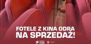 Fotele z Kina Odra na sprzedaż. Można je kupić za niewielką kwotę