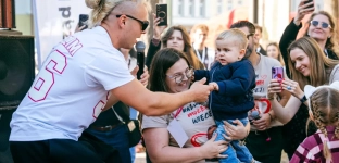 Gwiazdy dla Stasia na oławskim rynku. Mieszkańcy włączyli się w pomoc