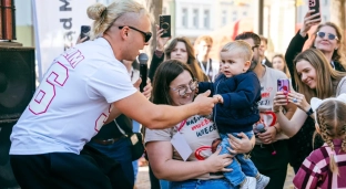 Gwiazdy dla Stasia na oławskim rynku. Mieszkańcy włączyli się w pomoc