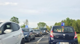 Remont sparaliżował trasę, ale kierowcy dodatkowo utrudniają przejazd