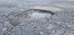 Dziury w asfalcie w Oławie. Miasto rusza z naprawą