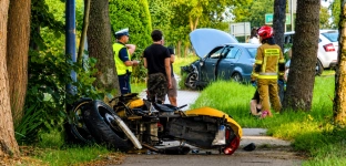 Stanowice: Czołowe zderzenie samochodu z motocyklem. Dwie osoby trafiły do szpitala