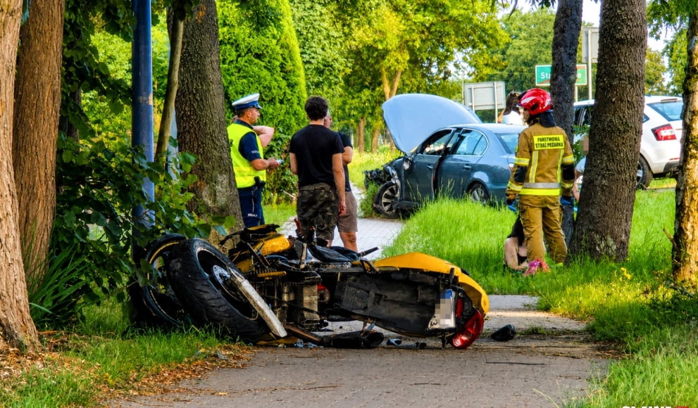 Stanowice: Czołowe zderzenie samochodu z motocyklem. Dwie osoby trafiły do szpitala