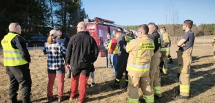 Znaleziono samochód poszukiwanej. W lesie trwa akcja poszukiwawcza