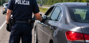 Pijany kierowca zatrzymany w Osieku. Policjant zareagował w czasie wolnym od służby