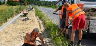 Trwa budowa chodnika przy Wójcickiej w Bystrzycy