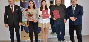 Najlepsi uczniowie w powiecie nagrodzeni