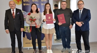 Najlepsi uczniowie w powiecie nagrodzeni
