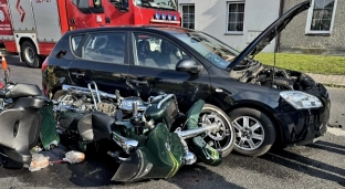Zderzenie motocykla z samochodem w Jaczkowicach. Dwie osoby trafiły do szpitala