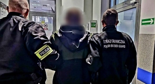 Agresywny 35-latek zatrzymany w Oławie. Miał grozić ludziom nożem