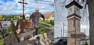 Ostatnia kapliczka w Wierzbnie przechodzi renowację. Mieszkańcy zebrali środki na remont
