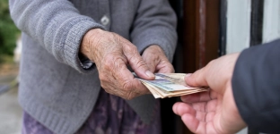Podszył się pod jej brata. Seniorka straciła ponad 250 tys. zł