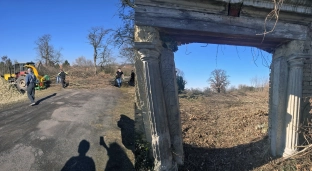 Mieszkańcy posprzątali zabytkowy cmentarz w Oleśnicy Małej