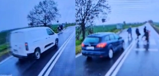 Wyprzedzanie na przejściu dla pieszych i ciągłej linii. Skrajna brawura kierowców [VIDEO]