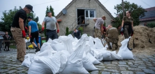 Janików. Jeśli możesz, przyjdź i pomóż pakować worki z piaskiem