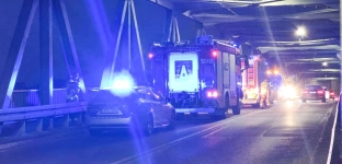 16-latka w kryzysie emocjonalnym stała za barierami mostu na Odrze