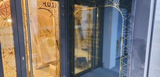 Jak dobrze oznakować lokal usługowy, aby przyciągać klientów z ulicy?