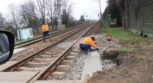 Nowy chodnik dla działkowców i pieszych. PKP rozpoczęło prace